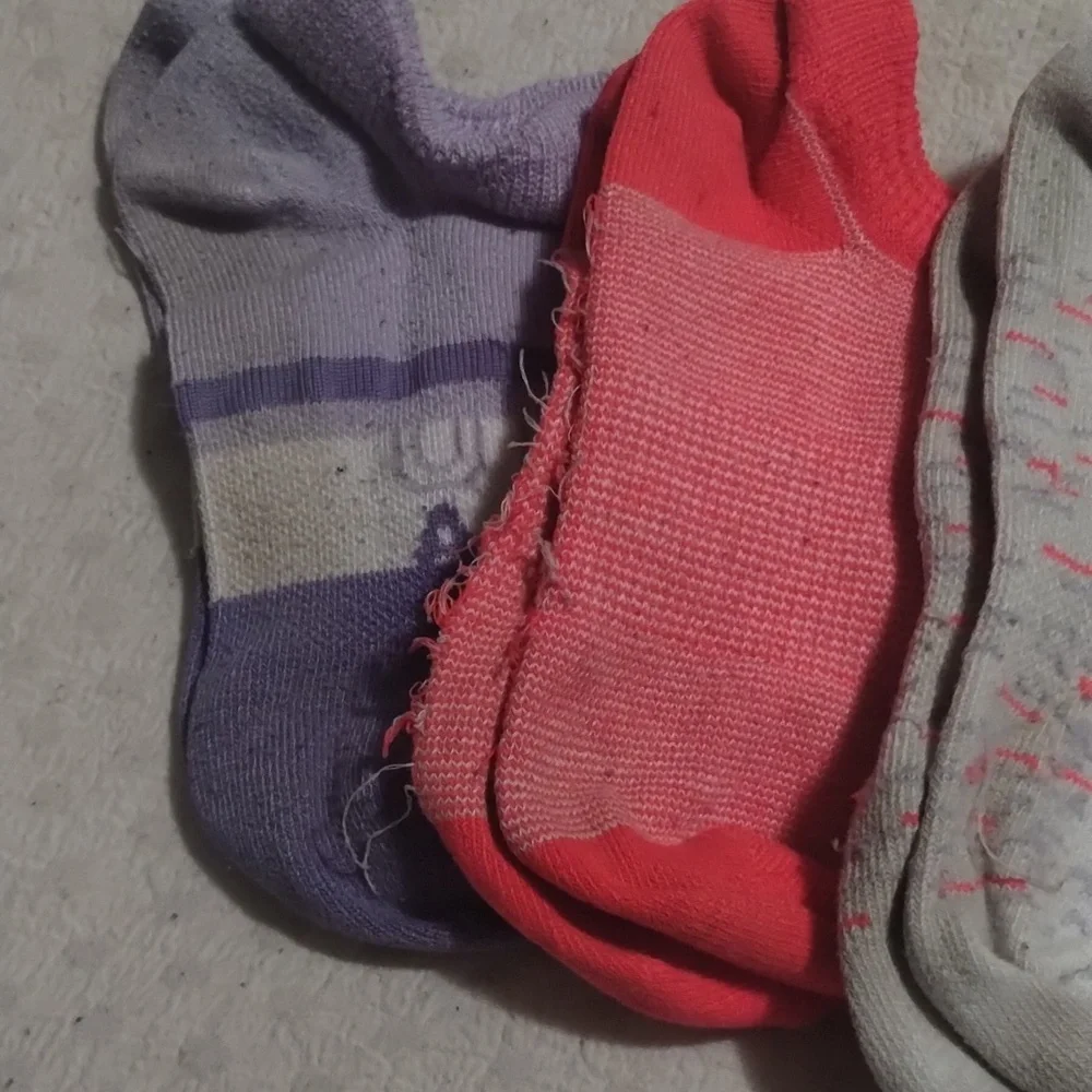 Girls lot of 4 Under Armour socks